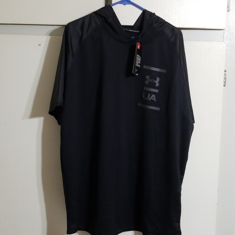 Short sleeved hooded pullover